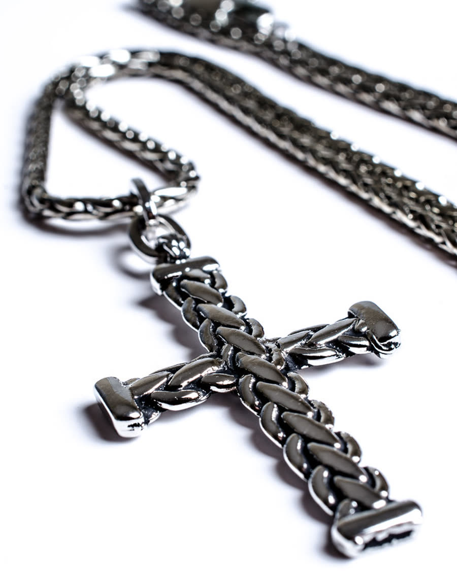 Collar Rokskull Rosario Urbano con colgante de cruz en metal envejecido